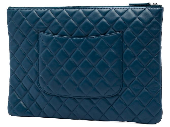 Clutch Chanel Blue Large Quilted Lambskin O Case Blu scuro - vista 2