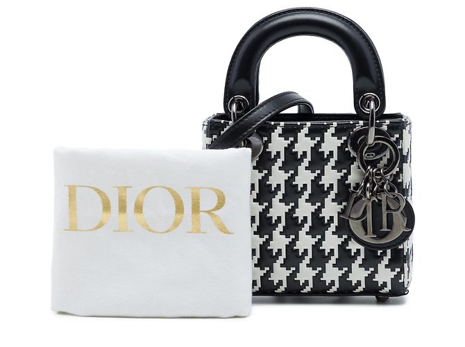 Dior Macro Lady Dior aus schwarzem Micro-Kalbsleder mit geprägtem Hahnentritt-Muster - Ansicht 7