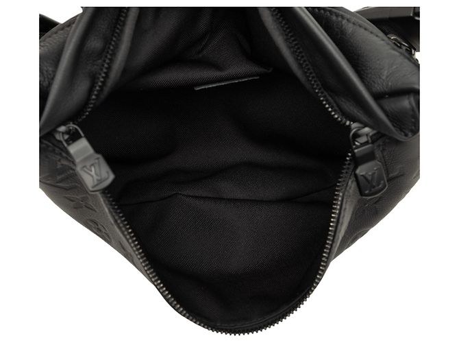 Bumbag Marsupio Louis Vuitton Black Monogram Shadow Discovery Nero - vista 4