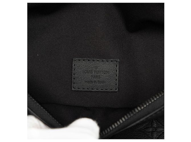 Bumbag Marsupio Louis Vuitton Black Monogram Shadow Discovery Nero - vista 5