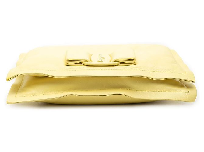 Salvatore Ferragamo Borsa a tracolla Viva Bow in pelle imbottita gialla Ferragamo Giallo - vista 3