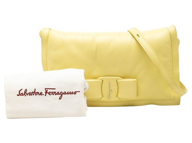 Salvatore Ferragamo Borsa a tracolla Viva Bow in pelle imbottita gialla Ferragamo Giallo - vista 7