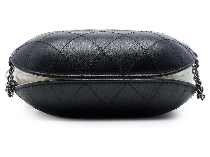 Chanel Gabrielle Bucket Bag Small aus gestepptem Kalbsleder bicolor weiß - Ansicht 3
