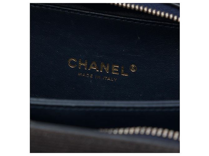 Chanel Blue Small Jersey CC Filigree Vanity Case - vista 5