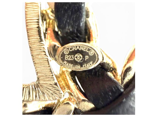 Spilla Chanel in pelle nera Nero - vista 5