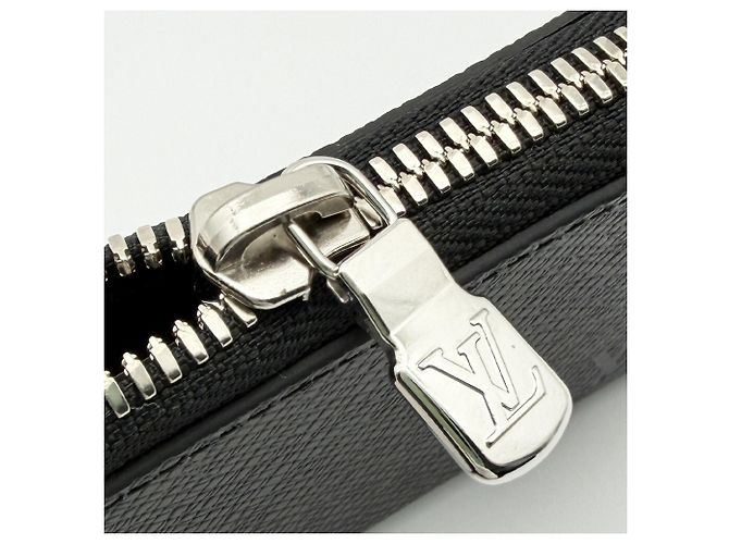 Portamonete Louis Vuitton in pelle Taiga Nero - vista 7