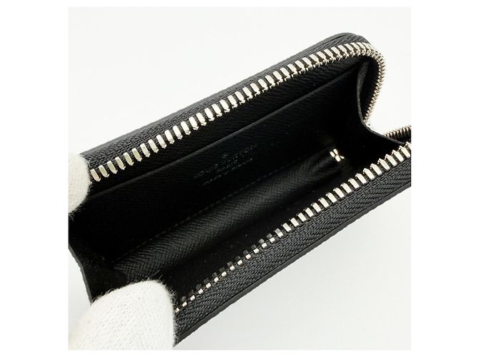 Portamonete Louis Vuitton in pelle Taiga Nero - vista 8