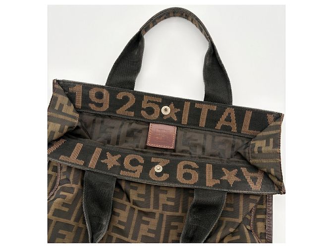 Fendi Zucca Tote Bag Braun Leder und Canvas - Ansicht 17