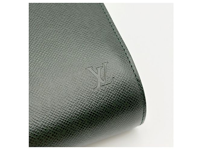 Pochette Louis Vuitton in pelle Taiga - vista 10