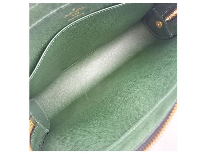 Pochette Louis Vuitton in pelle Taiga - vista 16
