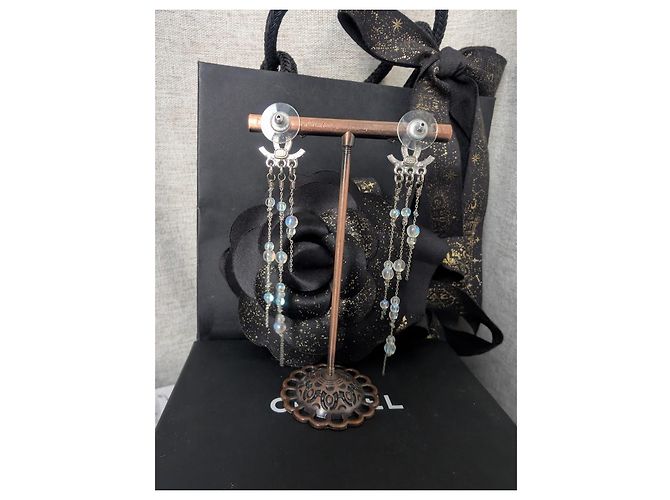 Orecchini pendenti Chanel CC A18S SHW con perline Argento Bianco Metallico - vista 11