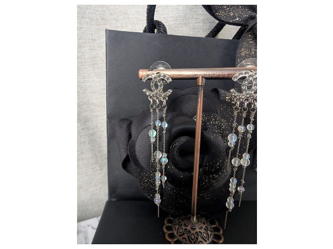 Orecchini pendenti Chanel CC A18S SHW con perline Argento Bianco Metallico - vista 13