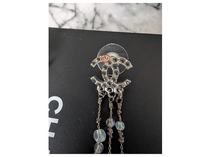 Orecchini pendenti Chanel CC A18S SHW con perline Argento Bianco Metallico - vista 4