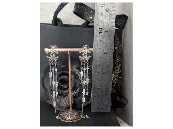 Orecchini pendenti Chanel CC A18S SHW con perline Argento Bianco Metallico - vista 5