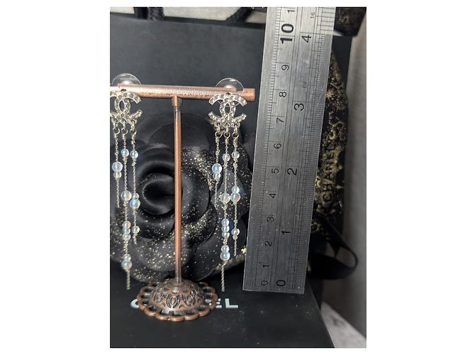 Orecchini pendenti Chanel CC A18S SHW con perline Argento Bianco Metallico - vista 6