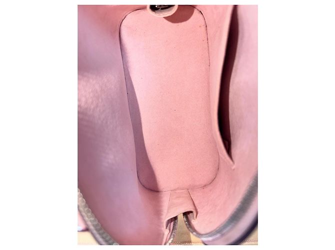 Borsa Louis Vuitton Alma BB Rose Ballerine in pelle Epi Rosa - vista 10