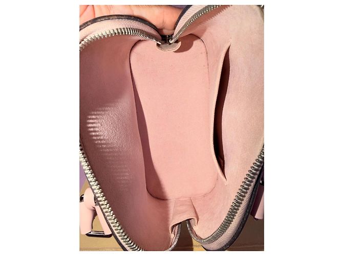 Borsa Louis Vuitton Alma BB Rose Ballerine in pelle Epi Rosa - vista 11