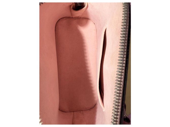 Borsa Louis Vuitton Alma BB Rose Ballerine in pelle Epi Rosa - vista 12