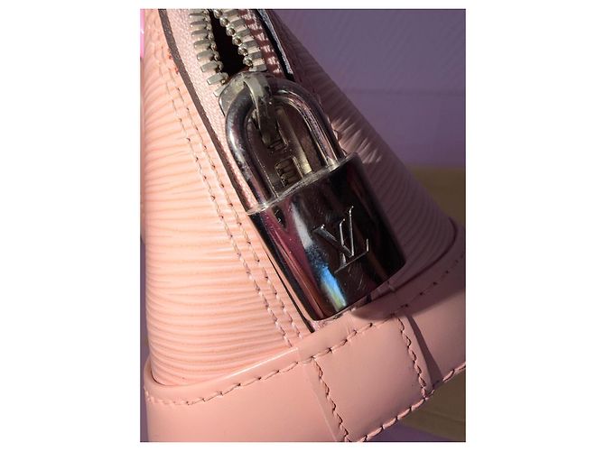 Borsa Louis Vuitton Alma BB Rose Ballerine in pelle Epi Rosa - vista 16