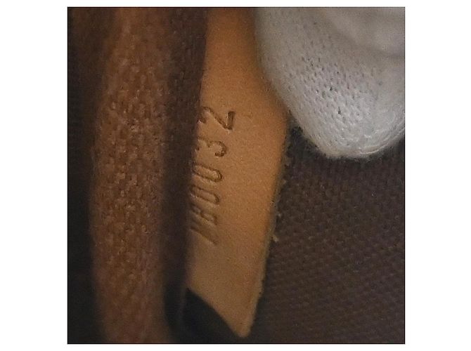 Louis Vuitton Saumur Monogram 30 Marrone - vista 5