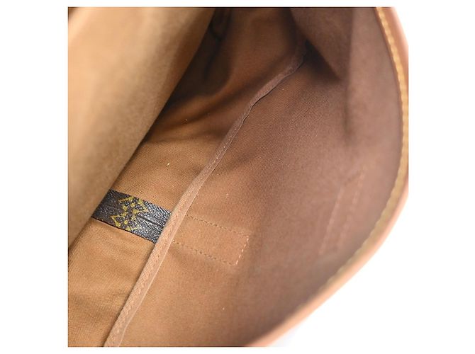 Louis Vuitton Saumur Monogram 35 Castaño - vista 3
