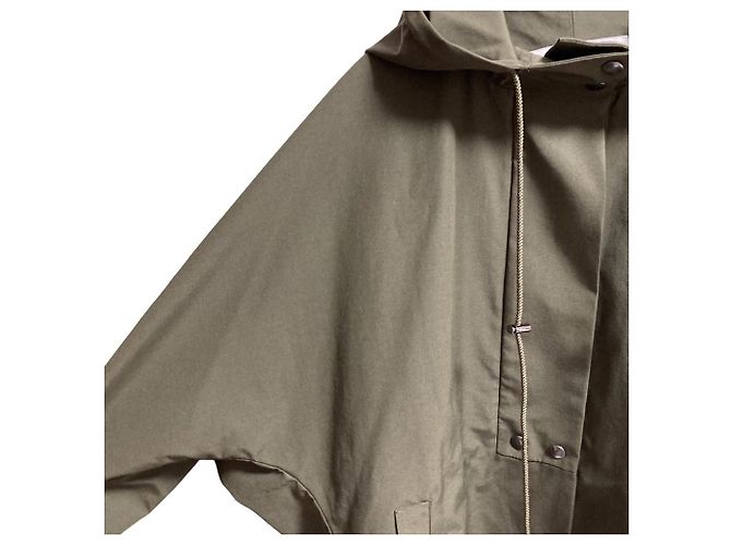 Autre Marque Abrigo poncho VACHEMENT de taffeta de shell reciclado Verde Caqui - vista 2