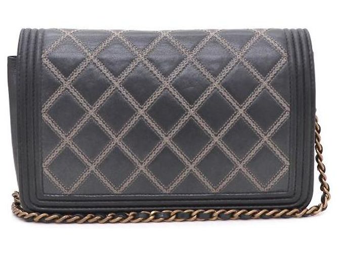 Chanel Borsa a tracolla WOC in pelle di agnello trapuntata con catena dorata Nero - vista 3