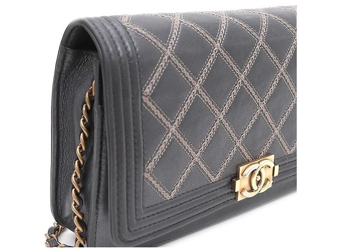 Chanel Borsa a tracolla WOC in pelle di agnello trapuntata con catena dorata Nero - vista 4