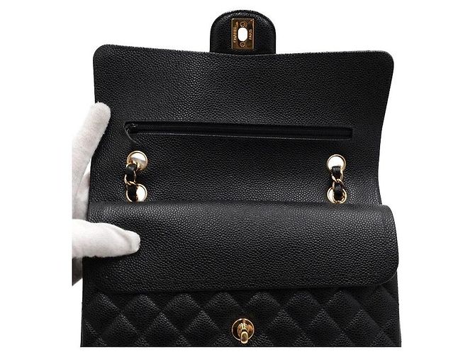 Chanel Borsa a tracolla Classic Medium in caviale nero con catena dorata - vista 7
