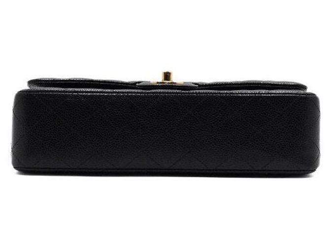 Chanel Borsa a tracolla Classic Medium in caviale nero con catena dorata - vista 8