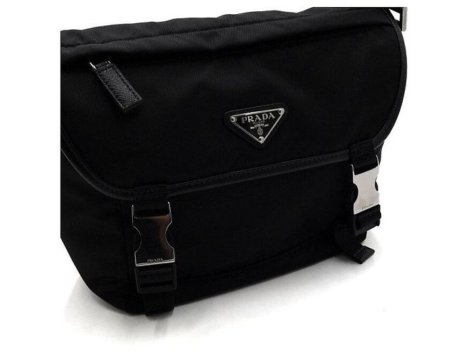 Prada Borsa Messenger e Borsa a Tracolla in Re-Nylon Nero con Logo Argento - vista 8