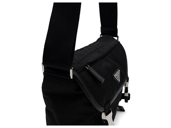 Prada Borsa Messenger e Borsa a Tracolla in Re-Nylon Nero con Logo Argento - vista 9