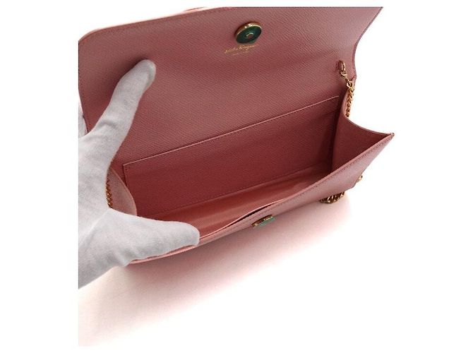 Salvatore Ferragamo Mini Clutch con Fiocco Rosa e Borsa a Tracolla con Catena Dorata - vista 6