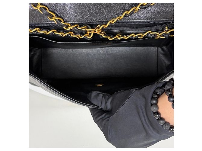 Chanel Borsa a tracolla con catena Diana in Caviar Nero - vista 13