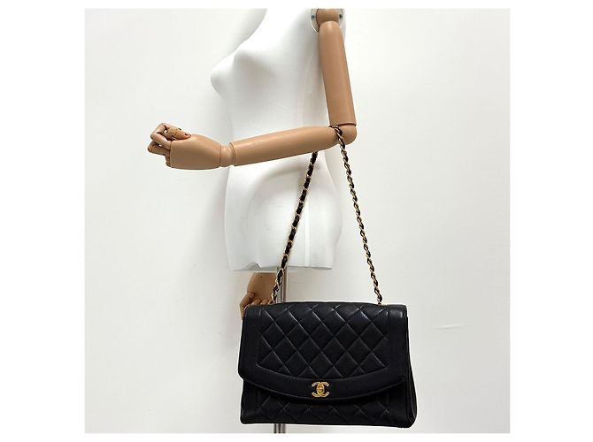 Chanel Borsa a tracolla con catena Diana in Caviar Nero - vista 3