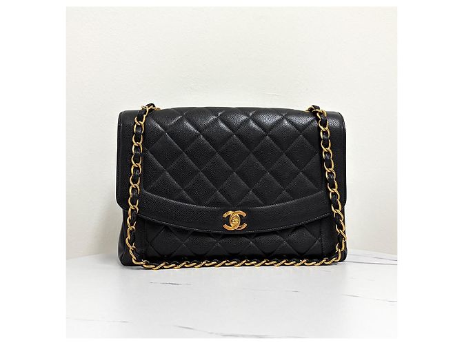 Chanel Borsa a tracolla con catena Diana in Caviar Nero - vista 6
