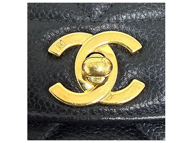 Chanel Borsa a tracolla con catena Diana in Caviar Nero - vista 7