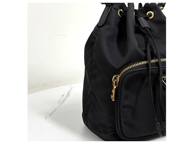 Prada Borsa Bucket in Nylon con Logo Triangolo Nero - vista 10