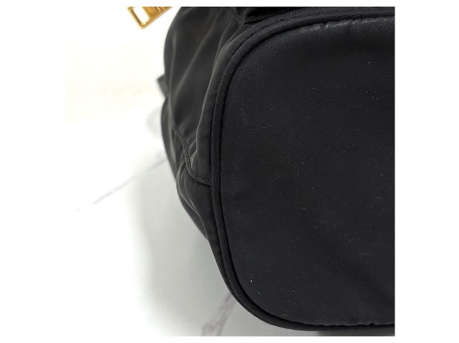 Prada Borsa Bucket in Nylon con Logo Triangolo Nero - vista 11