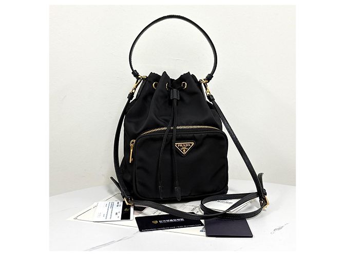 Prada Borsa Bucket in Nylon con Logo Triangolo Nero - vista 3