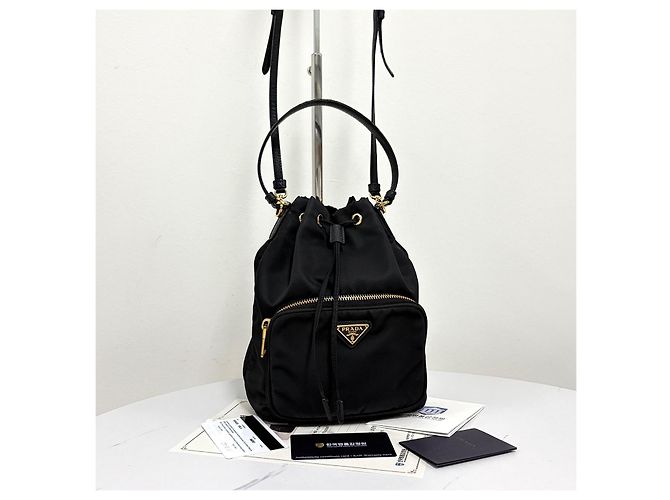 Prada Borsa Bucket in Nylon con Logo Triangolo Nero - vista 5
