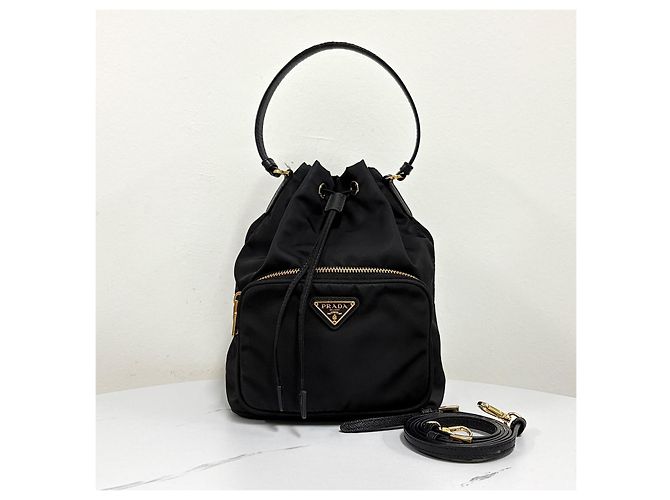 Prada Borsa Bucket in Nylon con Logo Triangolo Nero - vista 7