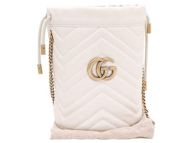 Gucci Mini Borsa Secchiello GG Marmont Chevron con Catena Dorata Bianco - vista 9