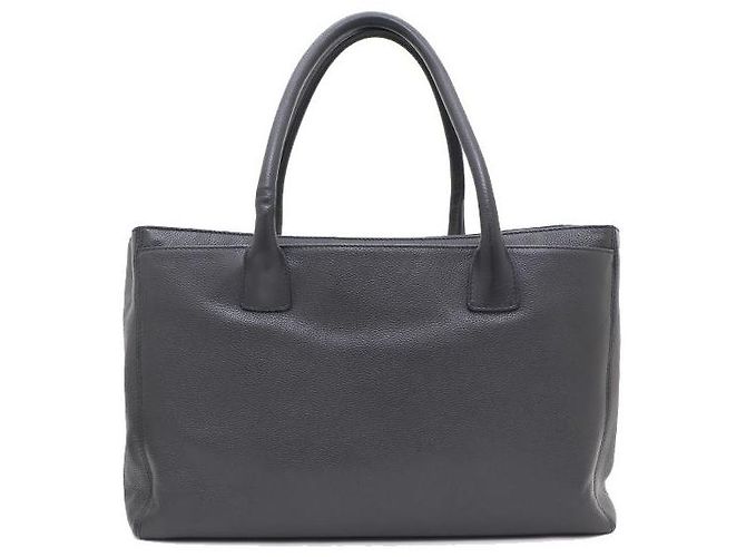 Chanel Totebag e borsa a tracolla con logo CC argento in nero - vista 3