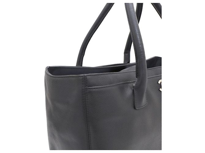 Chanel Totebag e borsa a tracolla con logo CC argento in nero - vista 5