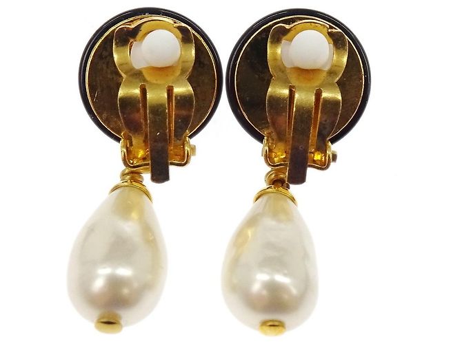 Orecchini Chanel CC Logo pendenti in perle artificiali e placcati oro D'oro - vista 2