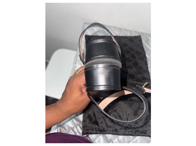 Sandali Gucci in pelle nera con morsetto dorato Nero - vista 3