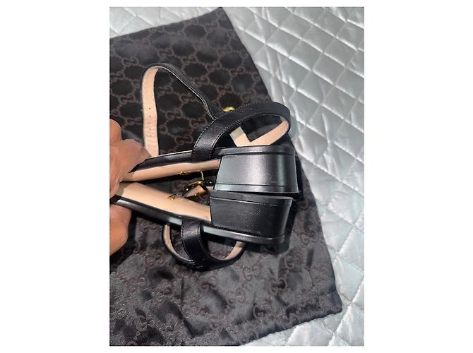 Sandali Gucci in pelle nera con morsetto dorato Nero - vista 6