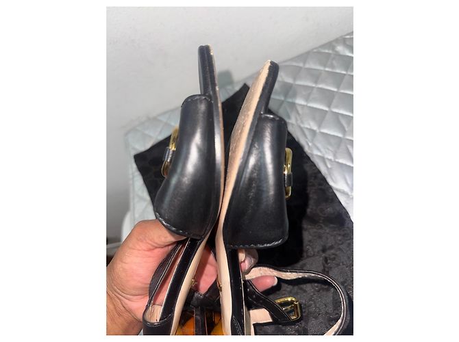 Sandali Gucci in pelle nera con morsetto dorato Nero - vista 9