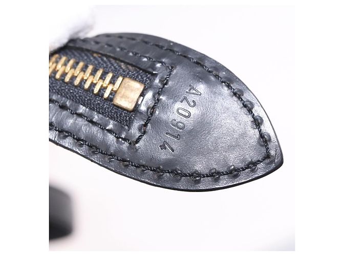 Louis Vuitton Saint Jacques Epi GM Nero - vista 7